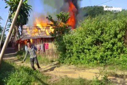 CLIP: Người lớn đi vắng, bé trai 3 tuổi tử vong trong vụ cháy nhà ở Lào Cai