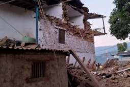 Thế giới - Động đất tại Nepal: Gần 160 người thiệt mạng, lực lượng cứu hộ dùng tay đào bới đống đổ nát 