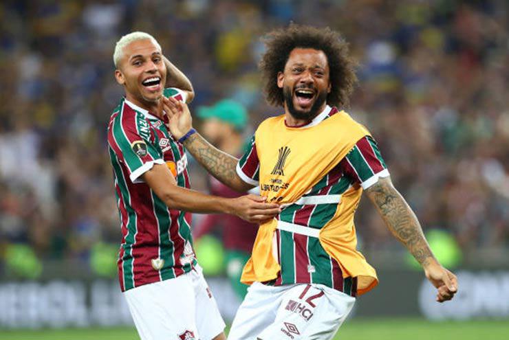 Marcelo (phải) ăn mừng sau trận chung kết Copa Libertadores