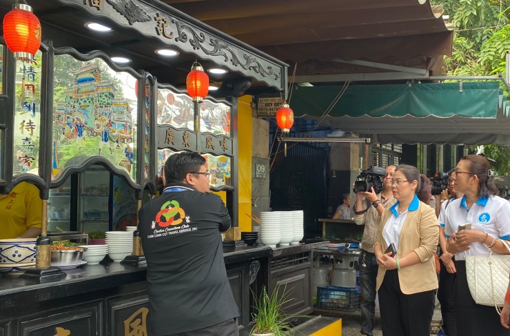 Hủ tiếu là một đặc sản ở Chợ Lớn.