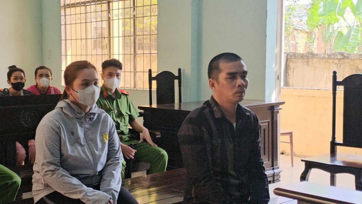 Bị cáo Nguyễn Thảo Nguyên và Lê Văn Bậm tại tòa. Ảnh: SONG MAI