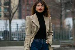 Thời trang - Cách để mặc màu đỏ đẹp như một cô gái Pháp đích thực vào mùa thu này