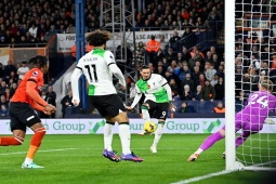 Bóng đá - "Chân gỗ" Nunez bỏ lỡ cơ hội mười mươi: Sút ra ngoài khó hơn đá vào trong