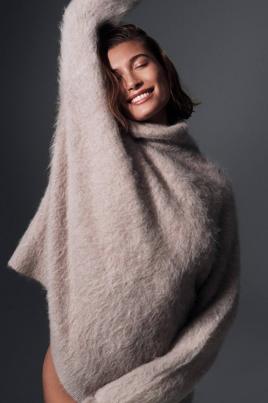 Hailey Bieber quyến rũ trong chiến dịch mùa Giáng sinh của Calvin Klein - 9