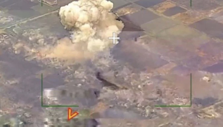 Cột khói lớn bốc lên sau cuộc tập kích của Nga bằng tên lửa đạn đạo Iskander-M.