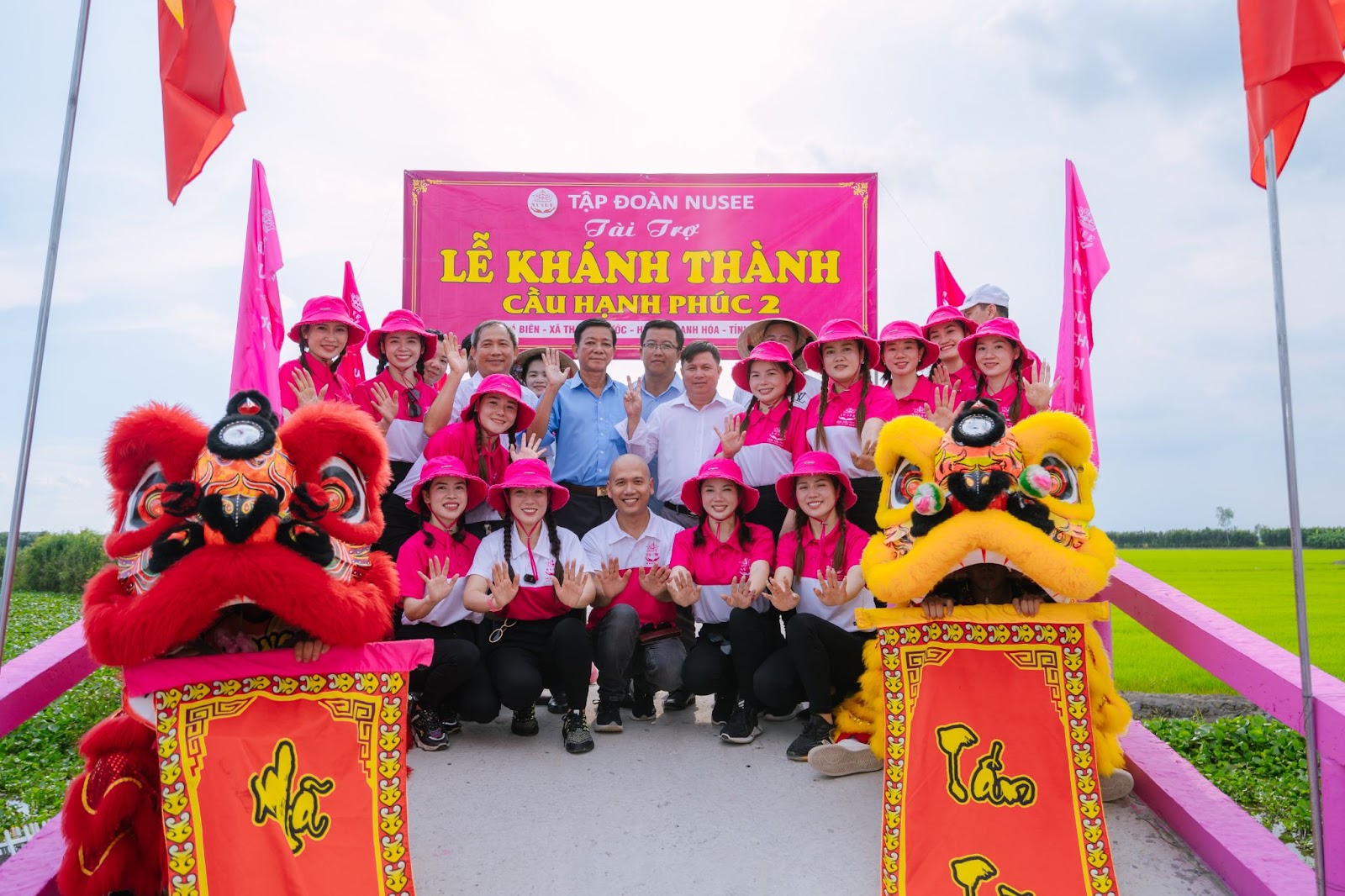 Tập đoàn Nusee tổ chức lễ khánh thành cầu hạnh phúc 2 để hỗ trợ cho bà con Ấp Đá Biên