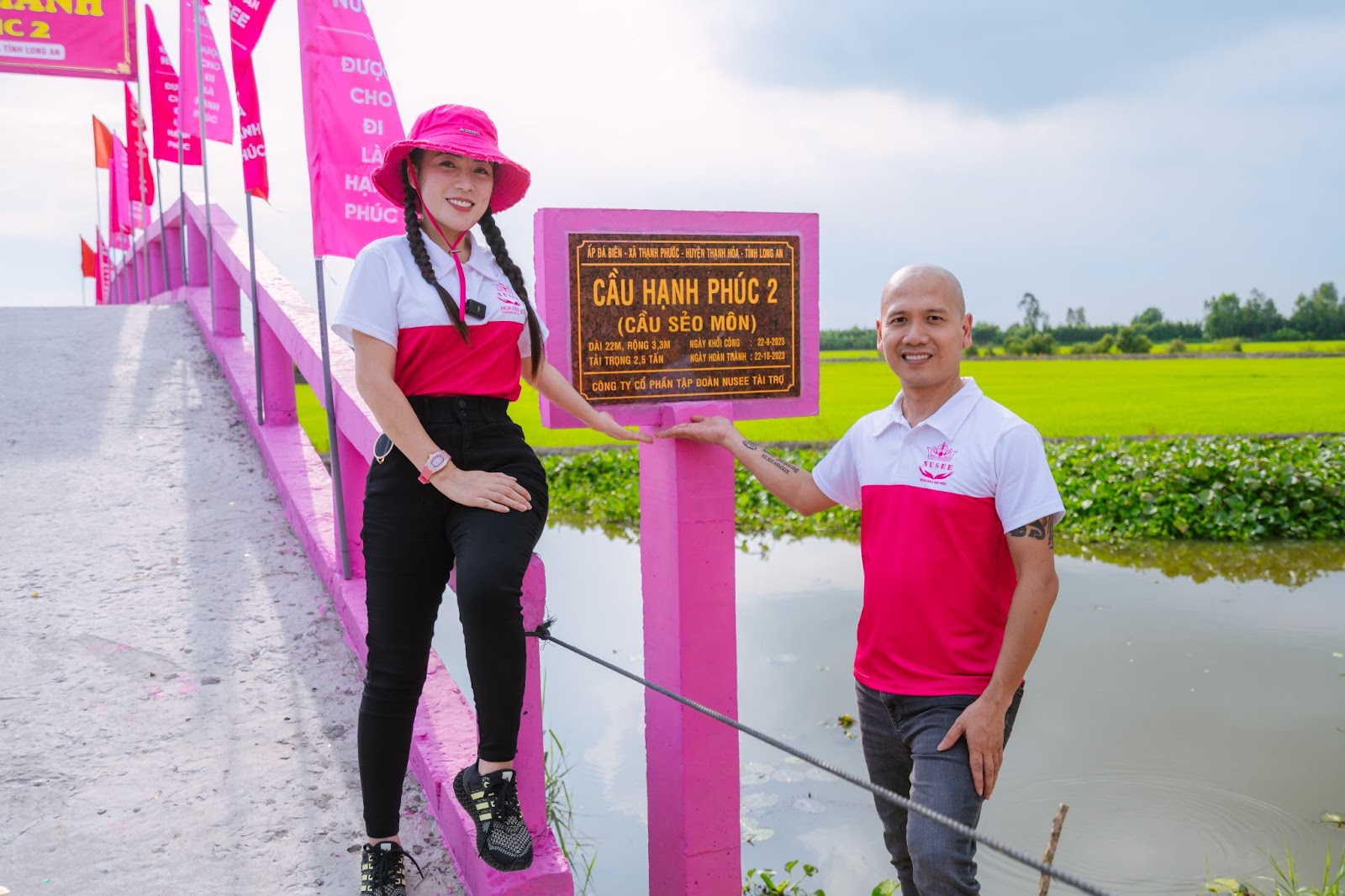2 CEO của Tập Đoàn Nusee, Hiền Nguyễn và Vũ Tiến làm lễ khánh thành cầu hạnh phúc 2&nbsp;