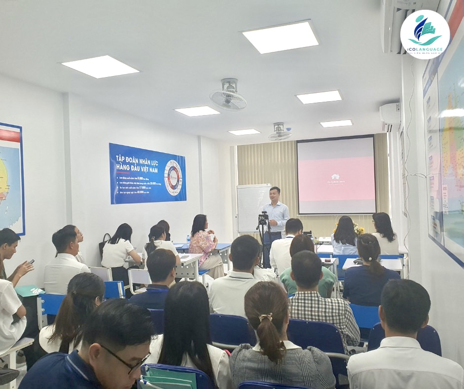 Tổng Giám đốc ICOLanguage Nguyễn Quang Đức chia sẻ cùng các quý phụ huynh và học sinh