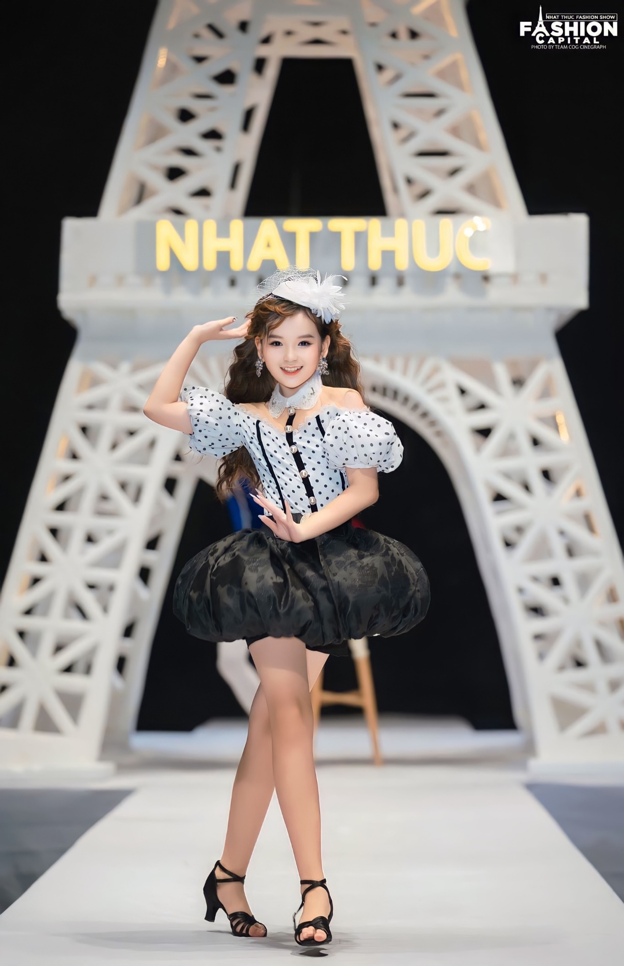 Kim Cương vinh dự giữ vị trí First face mở màn cho BST “Luxury - Fashion Capital” của NTK Nhật Thực