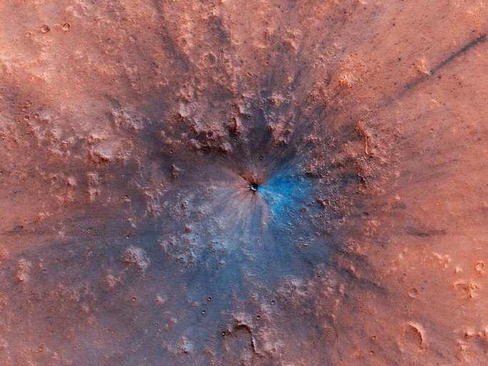 Một hố va chạm trên Sao Hỏa - Ảnh: NASA