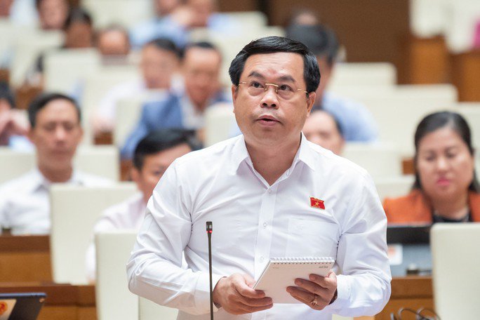 Đại biểu Vương Quốc Thắng chất vấn Bộ trưởng Bộ GD-ĐT Nguyễn Kim Sơn