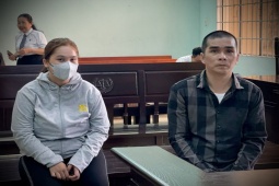 Pháp luật - Vụ nghi ép bé 3 tuổi hút ma túy: Tòa muốn điều tra thêm hai tội danh