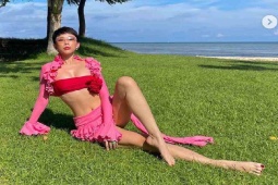 Thời trang - Nữ ca sĩ Việt diện áo "trong suốt" đi ăn cưới, mặc đẹp mà nhìn ảnh “muốn giận”