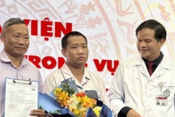 Sức khỏe đời sống - Cuộc hồi sinh ngoạn mục của Thiếu tá quân đội trong vụ cháy chung cư mini ở Hà Nội