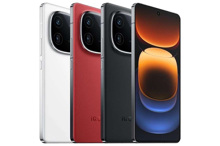 iQOO 12.