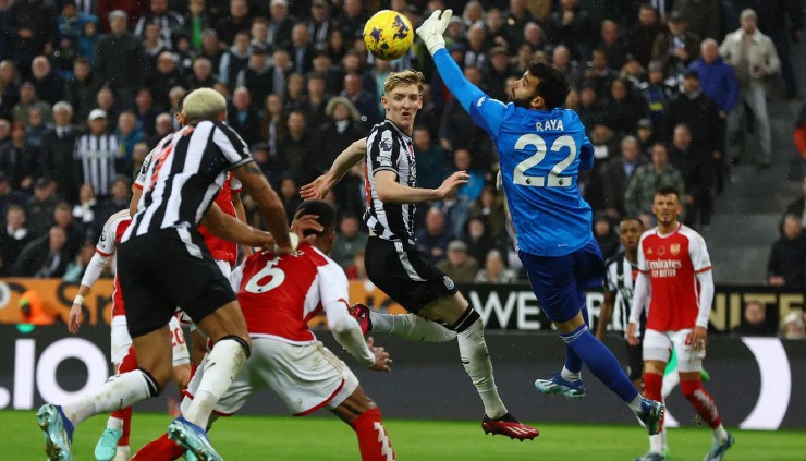 Arsenal giận dữ vì thất bại trước Newcastle