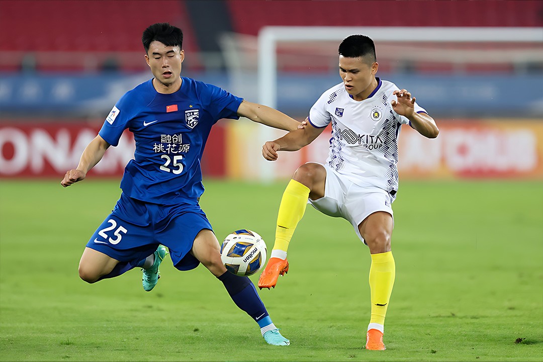 Hà Nội FC sẽ tái đấu Wuhan Three Towns trên sân vận động Mỹ Đình. (Ảnh: Zhizhao Wu/Getty)