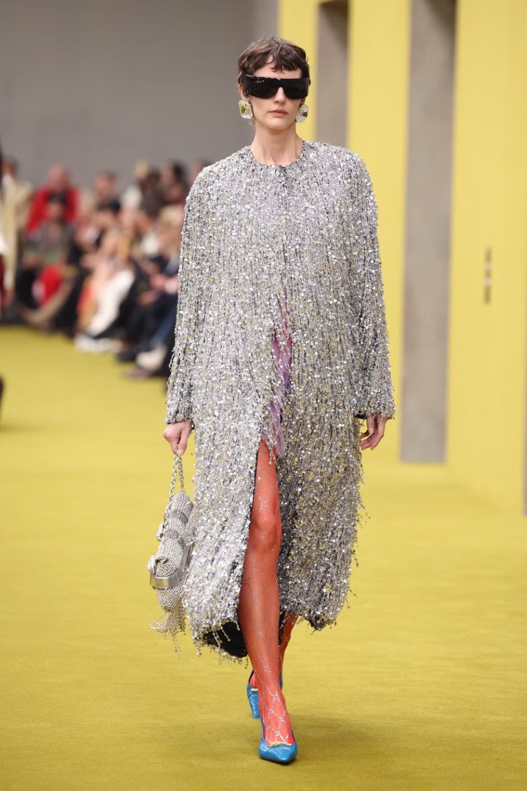 Hướng dẫn mix đồ với quần tất màu trong thời tiết lạnh - 2