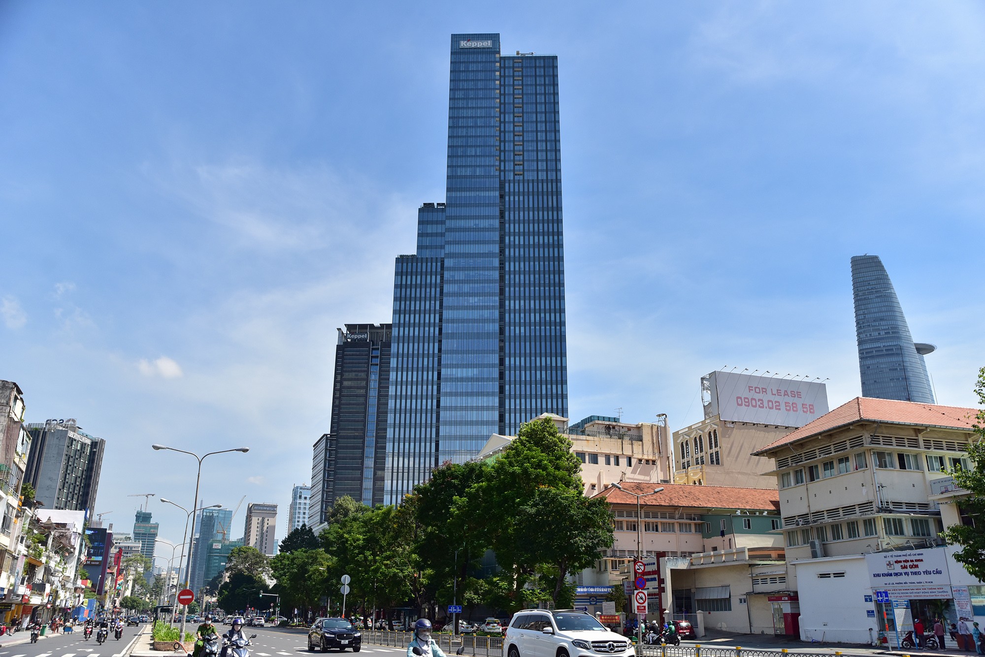 Nằm ở khu vực sầm uất của trung tâm thành phố, Saigon Centre 2 hoàn thành năm 2017 có chức năng là tổ hợp khu mua sắm, thương mại, ẩm thực, văn phòng cho thuê, căn hộ dịch vụ cao cấp…