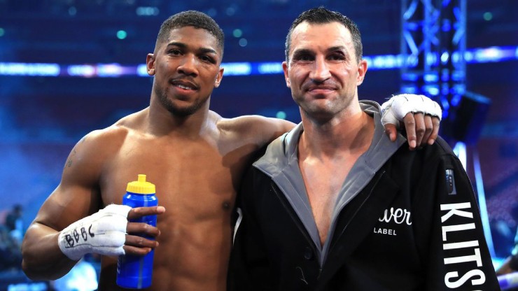 Anthony Joshua hạ knock-out&nbsp;Wladimir Klitschko vào năm 2017