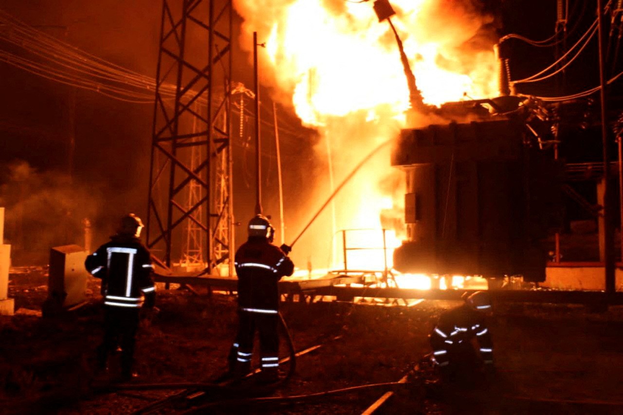 Hỏa hoạn tại một nhà máy nhiệt điện Ukraine sau cuộc tập kích của Nga vào tháng 9/2022.