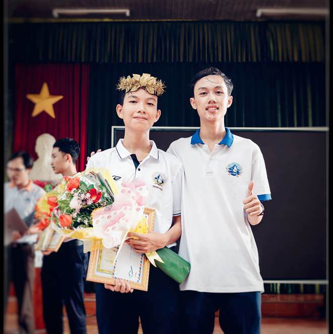 Tân Nhật đã hỗ trợ em trai rất nhiều trong hành trình thi Olympia