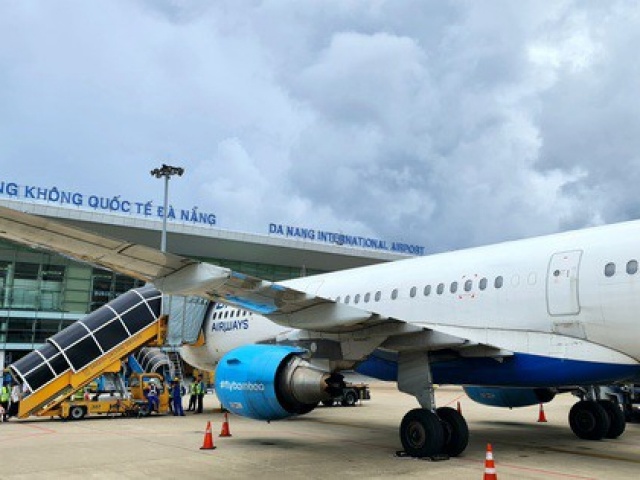 Tin tức trong ngày - Chuyến bay bị delay vì hai hành khách tung tin có súng