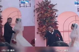 Bạn trẻ - Cuộc sống - Nụ hôn "khó chịu" của cặp đôi trong đám cưới “gây sốc”