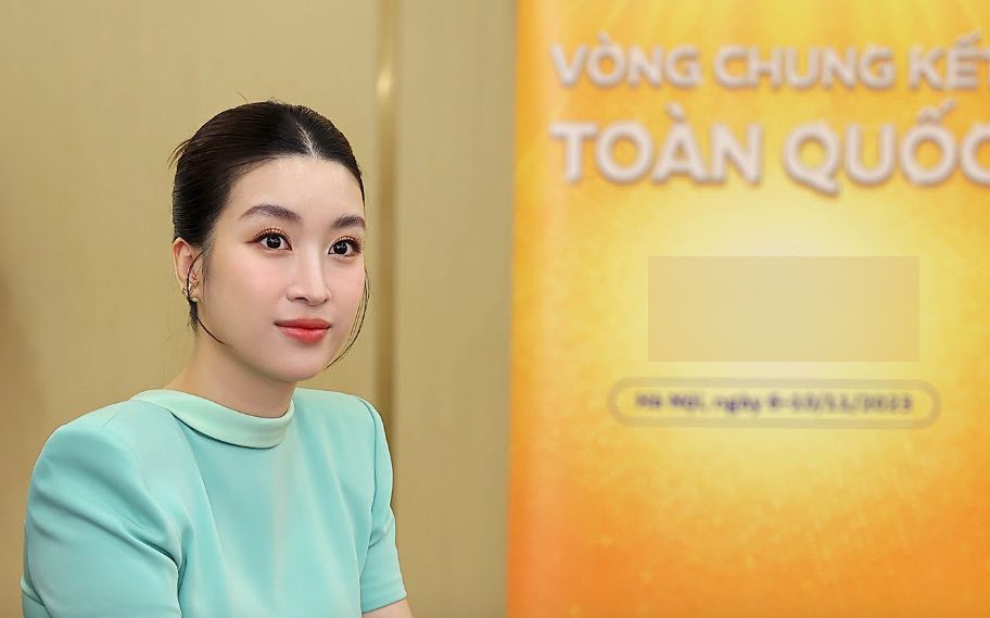 Vợ chủ tịch CLB Hà Nội sau khi sinh con ăn mặc còn “đẹp hơn cả khi còn son” - 2