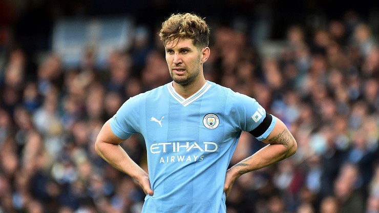 John Stones lại dính chấn thương