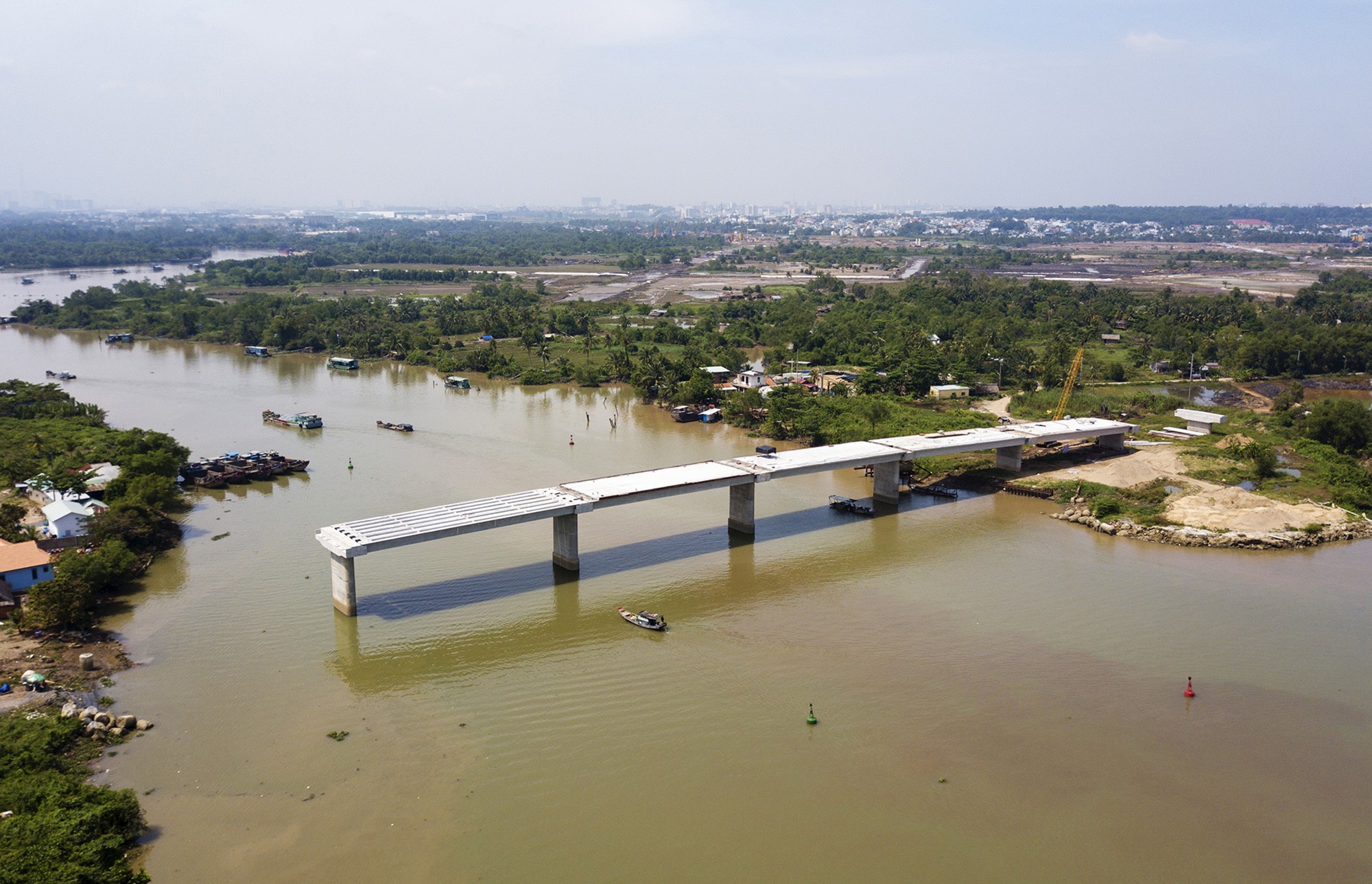 Cầu Long Đại (tên cũ là cầu Phước Thiện) bắc qua sông Tắc - một nhánh của sông Đồng Nai, nối phường Long Bình với Long Phước, TP Thủ Đức (TP.HCM). Dự án được phê duyệt năm 2015, tổng mức đầu tư ban đầu hơn 353 tỷ đồng từ nguồn ngân sách của thành phố.