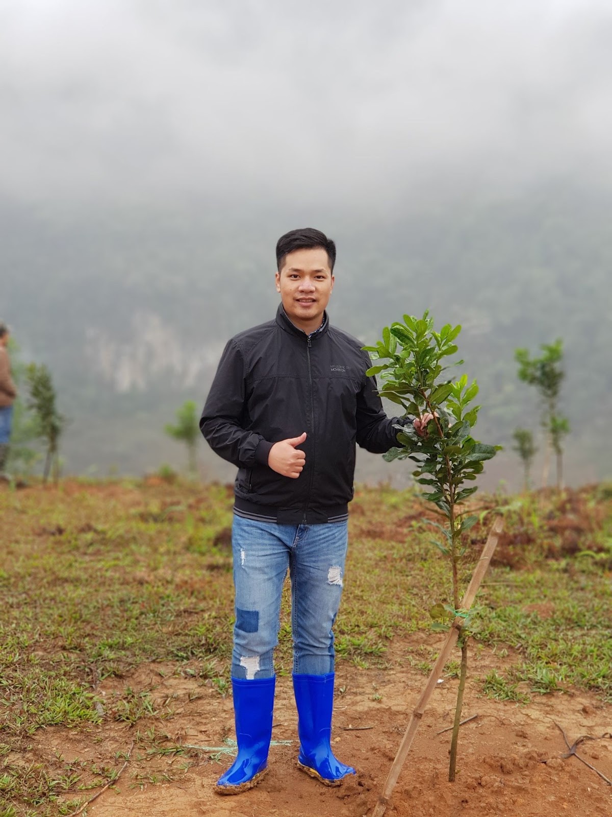 Gieo hạt macca lên đất, mọc hạt tiền, đem lại ấm no hạnh phúc tới muôn nơi