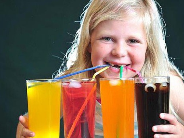 Sức khỏe đời sống - Trẻ uống nhiều thứ tưởng vô hại này, lớn lên dễ nghiện rượu