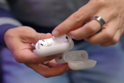 Apple sắp bổ sung tính năng đáng giá này cho AirPods giá rẻ