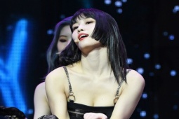 Làm đẹp - Cô gái Nhật có gương mặt đẹp nhất thế giới, vòng eo 56cm săn chắc hút 13,5 triệu fans