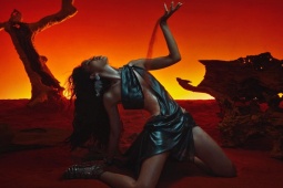 Thời trang - Gái xinh Hà Nội bình tĩnh xử lý sự cố khi suýt "nhào lộn" trên sàn diễn là ai?