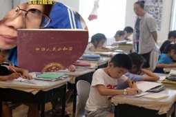 Bạn trẻ - Cuộc sống - Con "đội sổ" ở lớp, mẹ là giáo viên chỉ dám nhận mình là nhân viên dọn vệ sinh