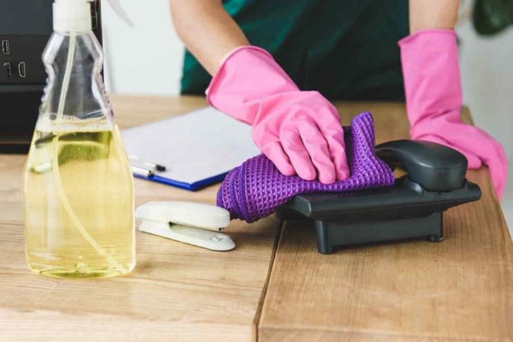 Cồn isoproply 70% cũng được dùng để lau các thiết bị khác để vệ sinh.