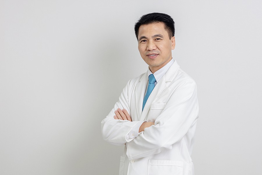 Bác sĩ Lê Văn Đoàn với hơn 30 năm kinh nghiệm với chuyên ngành Chấn thương chỉnh hình và Phẫu thuật Tạo hình thẩm mỹ