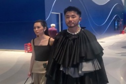 Đàn ông - Tủ đồ toàn váy đầm của con rể "vua hài đất Bắc" Xuân Hinh, có lần điệu hơn cả vợ