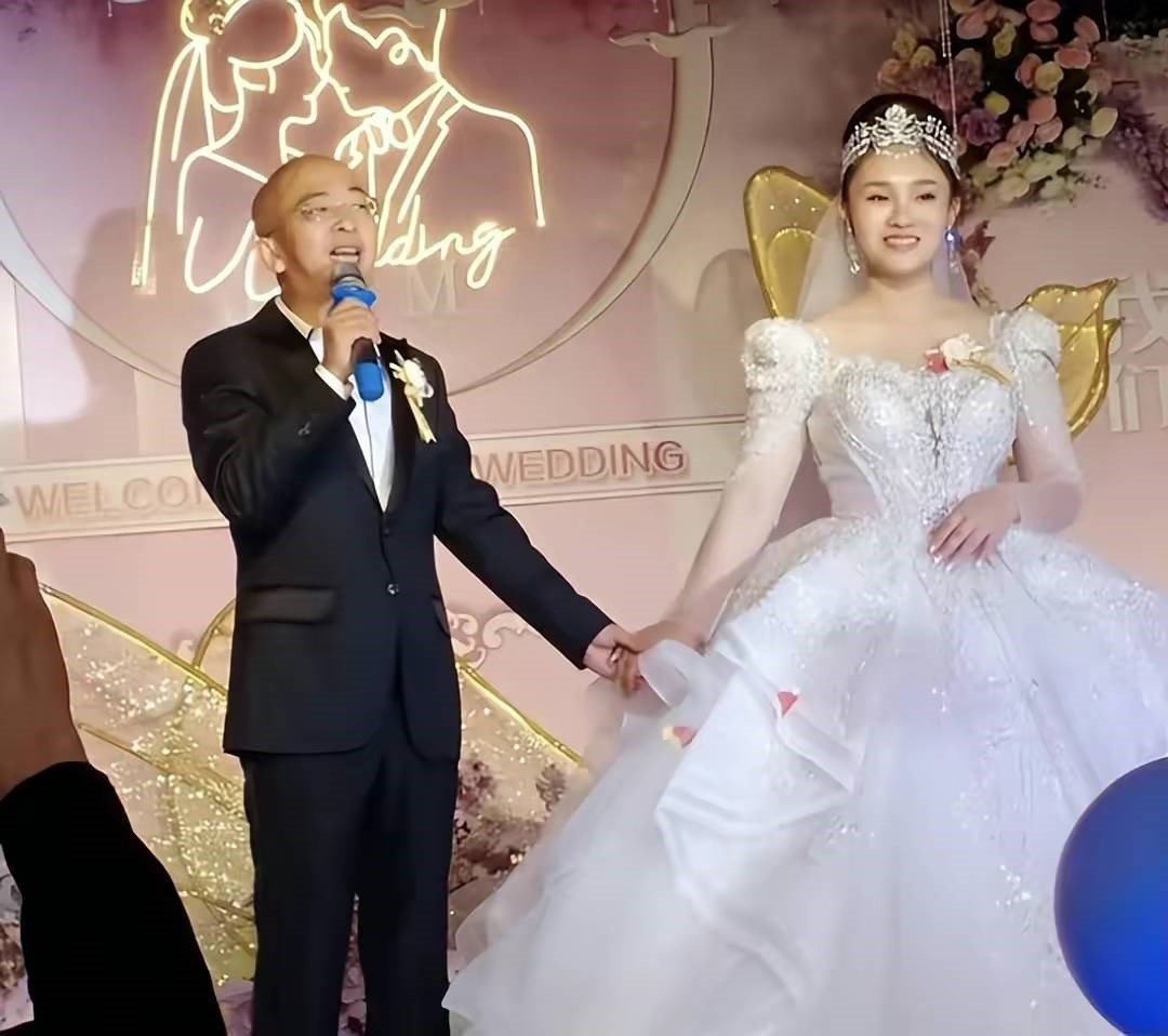 Nam diễn viên xấu nhất Trung Quốc sở hữu khối tài sản hàng trăm triệu NDT, cưới vợ đẹp kém 14 tuổi - 6