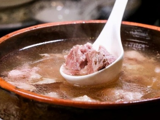 Ẩm thực - Nước hầm xương không chỉ tốt cho xương khớp mà còn nhiều lợi ích