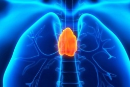 Sức khỏe đời sống - Người đàn ông đột nhiên bị sụp mí mắt, đi khám không phải bệnh về mắt mà là 1 khối u