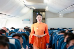 Thời trang - Dàn tiếp viên hàng không xinh như hoa, diễn thời trang trên độ cao hơn 10.000m
