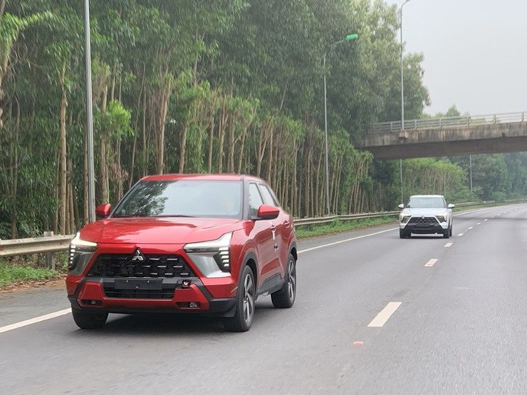 Mitsubishi XForce lần đầu tiên lăn bánh trên đường phố Hà Nội - 1