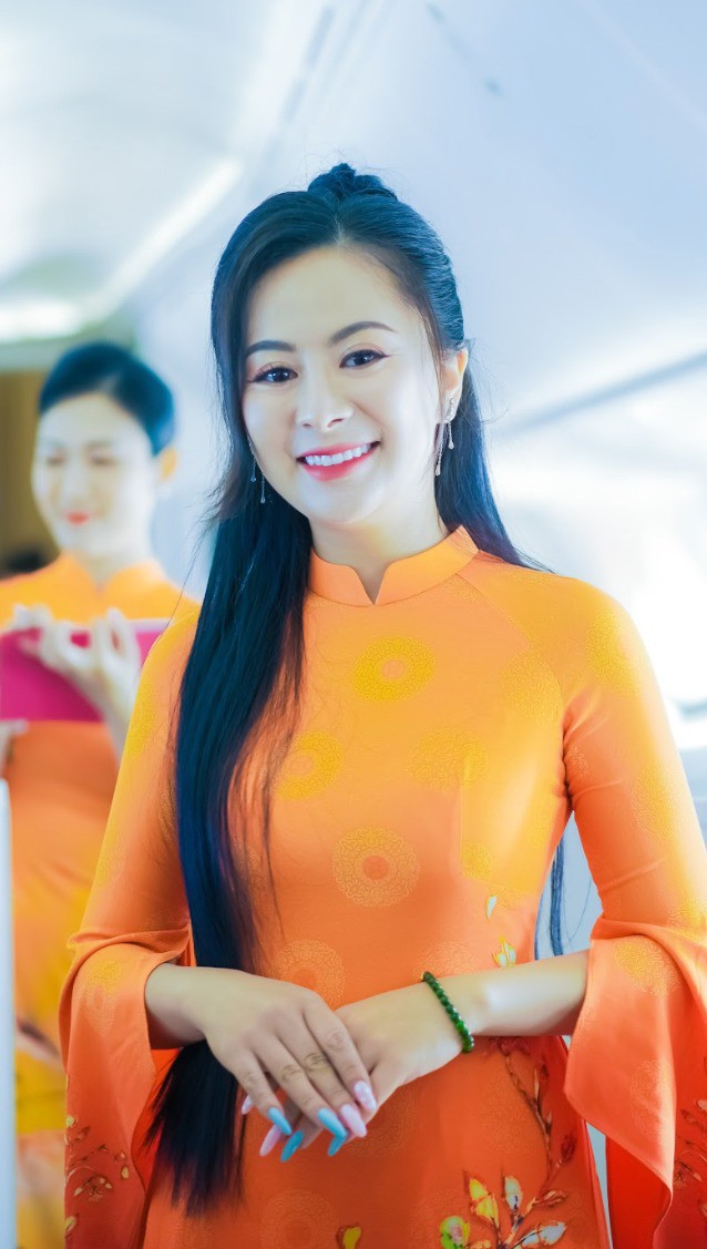 Dàn tiếp viên hàng không xinh như hoa, diễn thời trang trên độ cao hơn 10.000m - 3