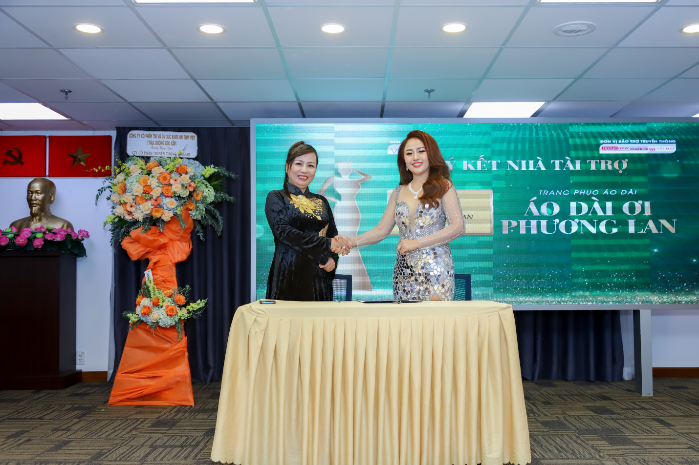 Đơn vị tài trợ trang phục Áo dài – NTK Phương Lan