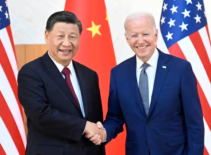 Chủ tịch Trung Quốc Tập Cận Bình (trái) gặp Tổng thống Mỹ Joe Biden bên lề Hội nghị thượng đỉnh G20 tại Indonesia vào tháng 11-2022.