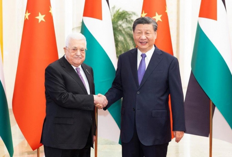 Chủ tịch Trung Quốc Tập Cận Bình (phải) tiếp Tổng thống Palestine Mahmoud Abbas tại thủ đô Bắc Kinh (Trung Quốc) hồi tháng 6. Ảnh: TÂN HOA XÃ