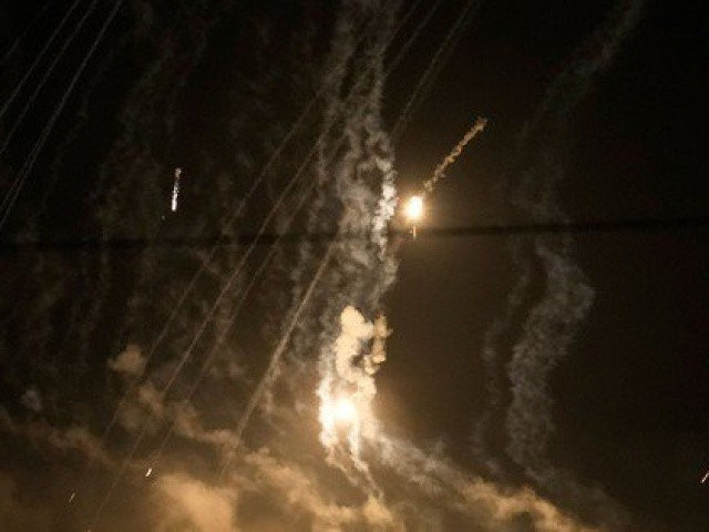 Quân đội Israel tấn công dữ dội, tuyên bố 'tập trung vào Dải Gaza'